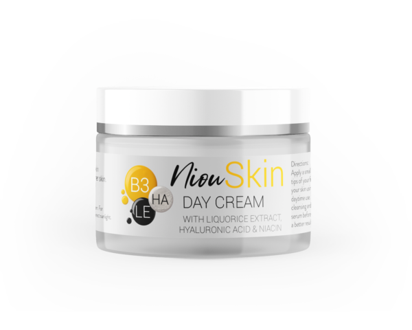 Niou Skin Day Cream 50 ml product showcased in an elegant container with botanical elements. The cream features Avocado Oil, Zinc Oxide, Hyaluronic Acid, Squalene, and other nourishing ingredients, emphasizing its protective and revitalizing properties.